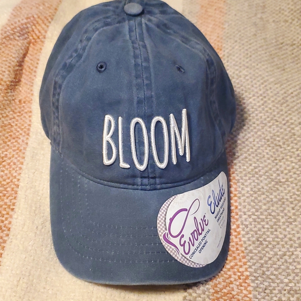 NWT Women's Hat (BLOOM)